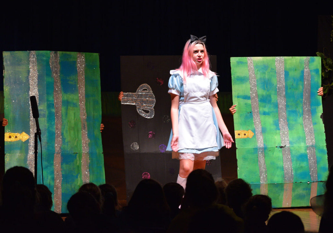 2023-year-9-panto-alice-in-wonderland-6