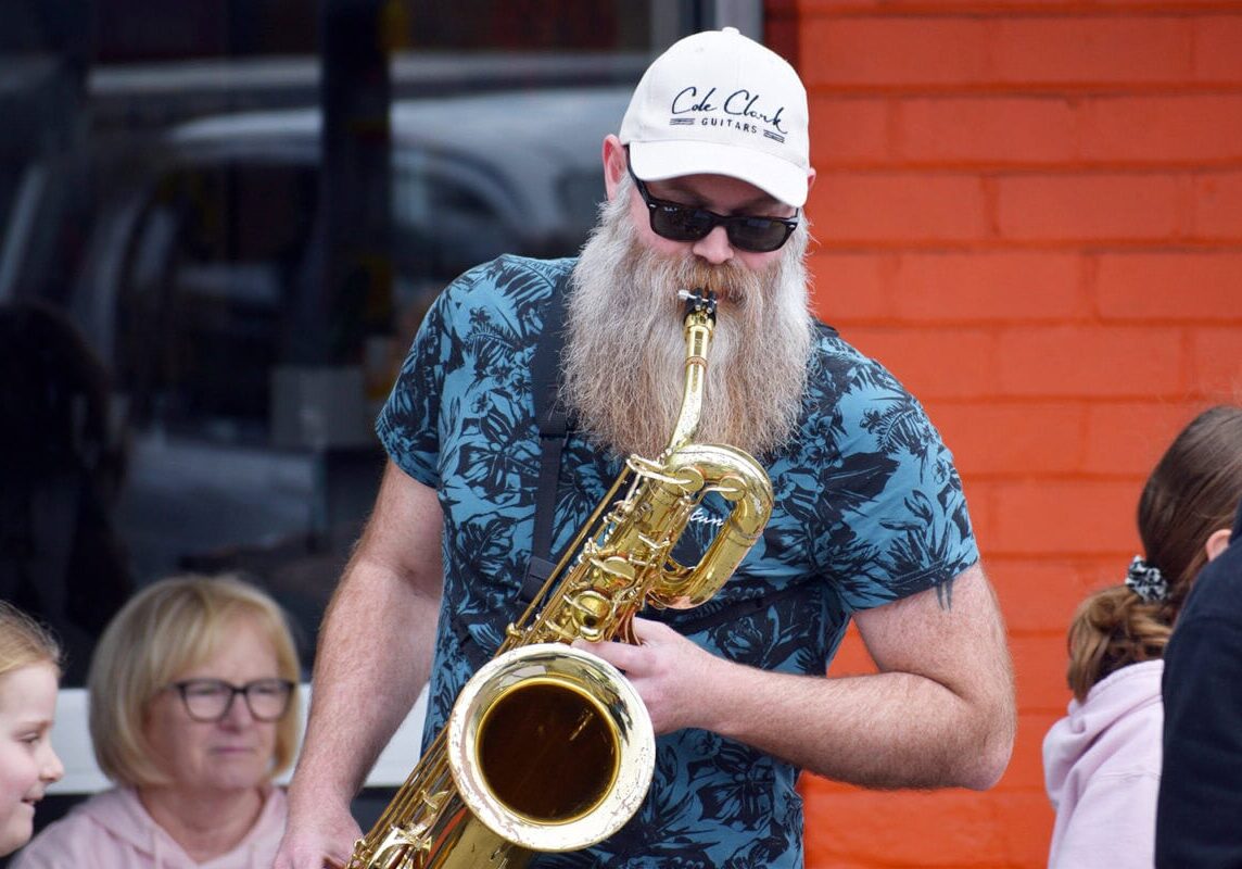 concert-band-busking-at-butchers-6