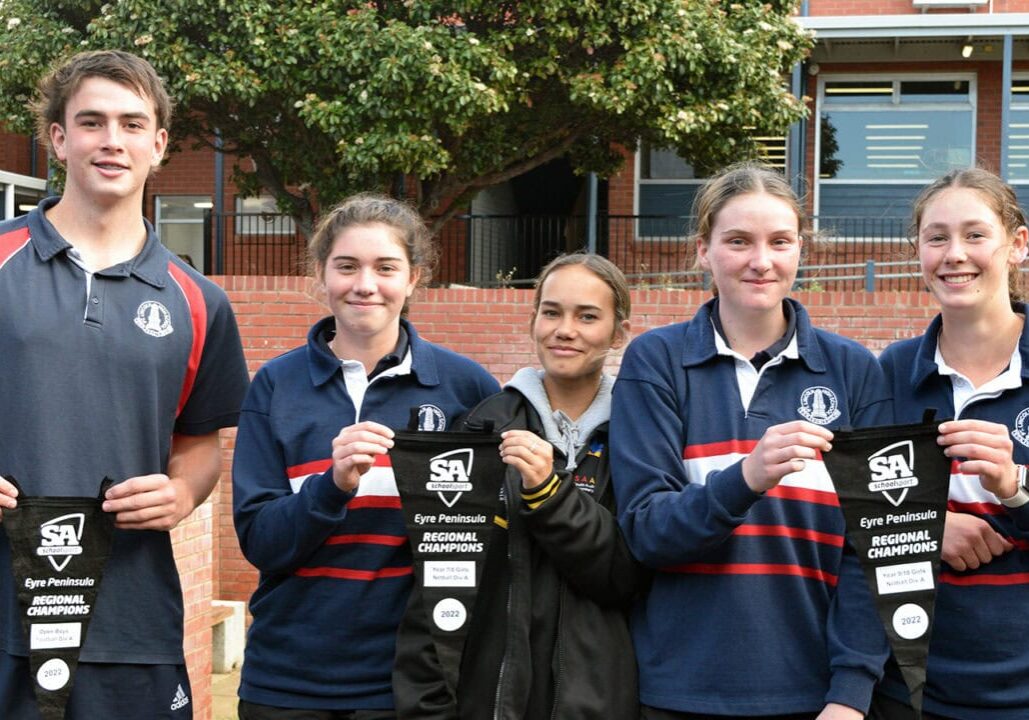 football-netball-pennant-winners