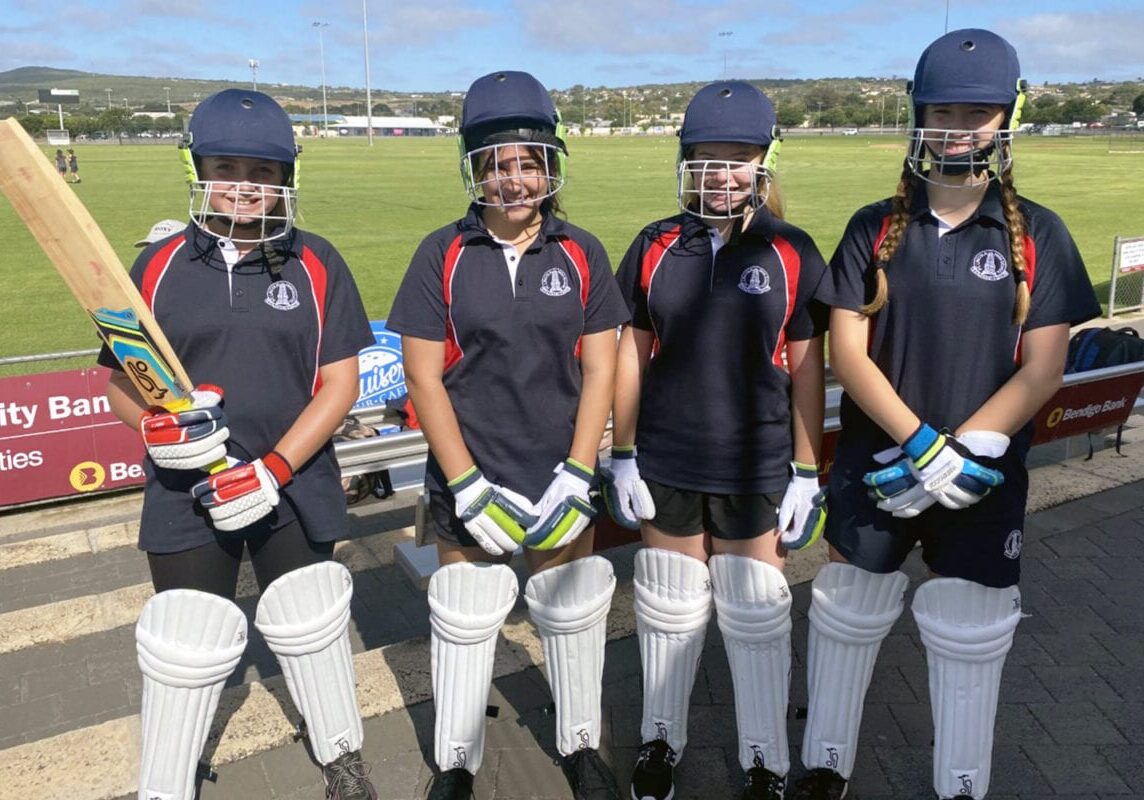 year-8-9-girls-cricket-1